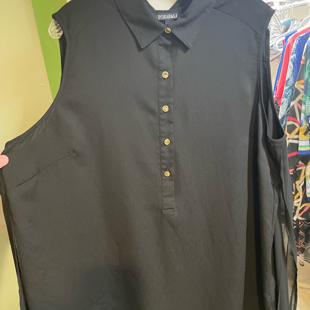 Sleeveless two layers black blouse